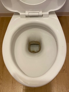 引越し前後のハウスクリーニング
トイレお掃除ビフォー